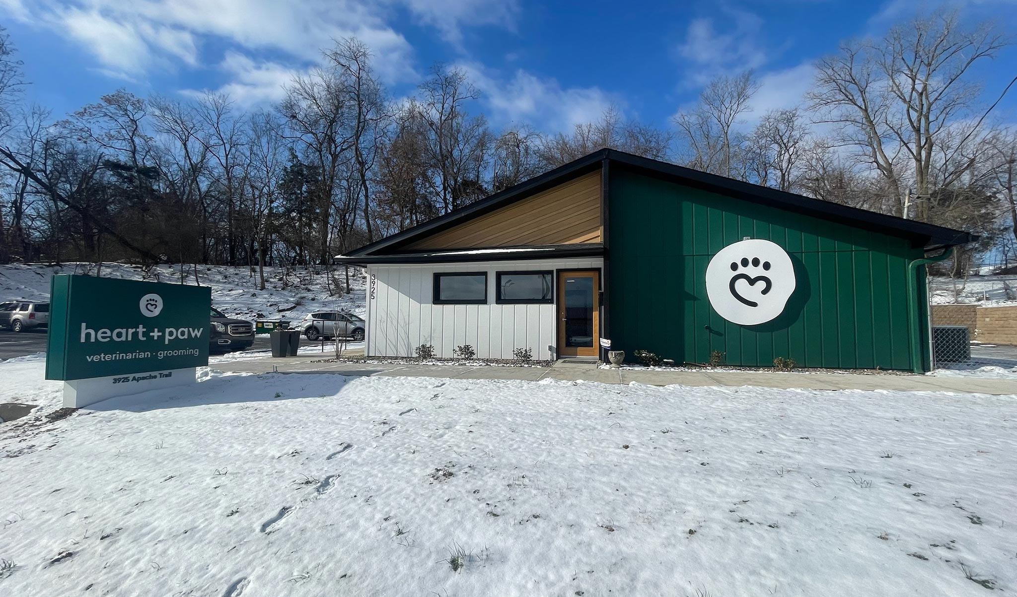 Heart And Paw Apache Trail Exterior Building In Snow